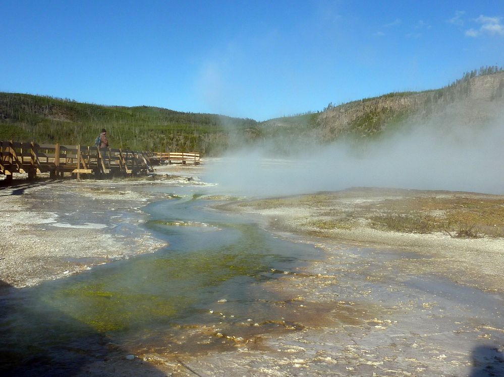 Yellowstone Biscuit basin (10).JPG